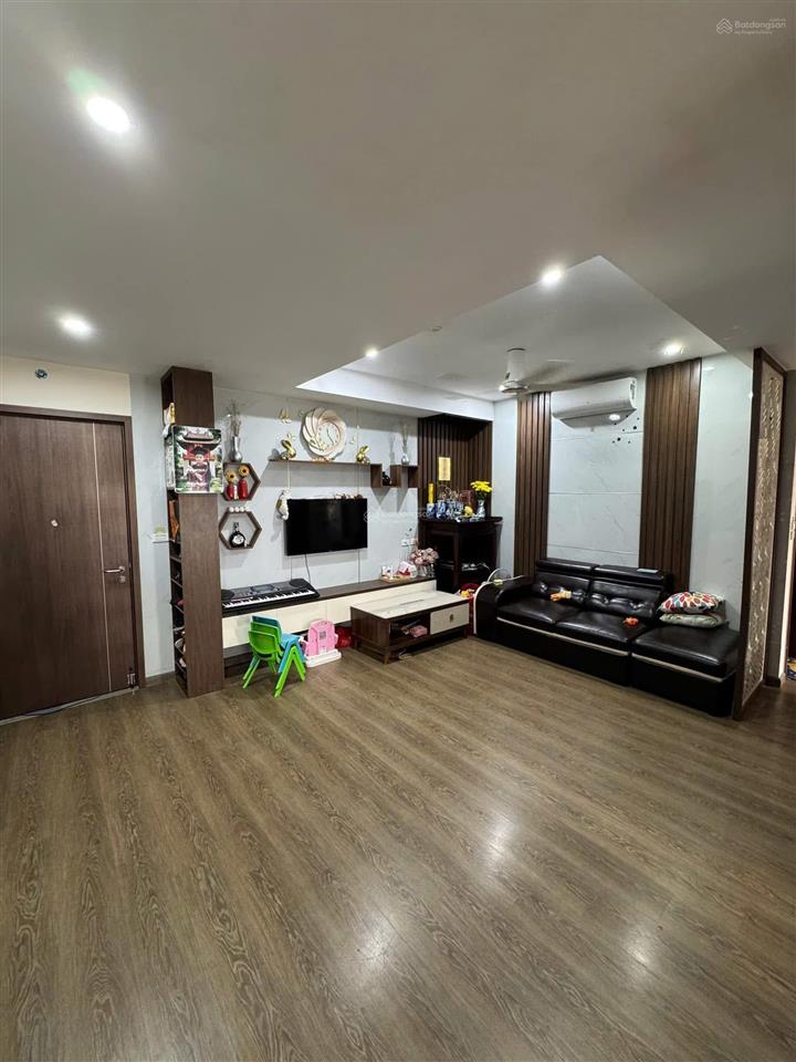 Bán cc osaka complex 48 ngọc hồi hoàng mai hn. dt 56m2 2pn 1vsinh. giá 4 tỷ.  0983 282 ***