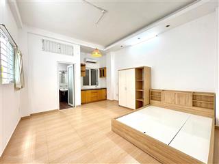 Studio rộng 35m2 cửa sổ thoáng, hầm xe ngay cạnh toà nhà viettel cmt8 quận 10