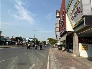 Bán mtkd lê văn việt, vị trí cực sung. dt 4,5x16=70m2 full thổ. giá 15,5 tỷ, và 1 số căn cùng đường