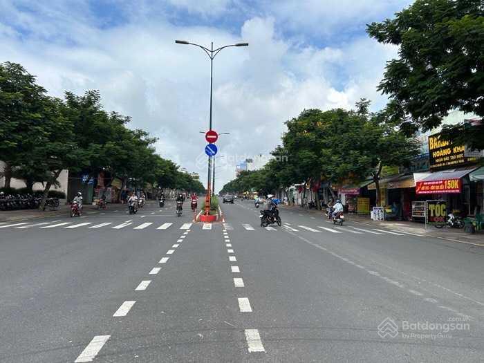 Bán gấp đất mặt tiền d2 dt 5m*24m. giá chỉ 11,9tỷ còn bớt, đang cho thuê 10tr/tháng