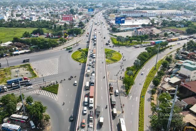 Bán nhà mặt tiền ngay quốc lộ 1k, ngang 16m sử dụng 800m2, đường xe công 24/24. giá chỉ 45 tỷ có tl