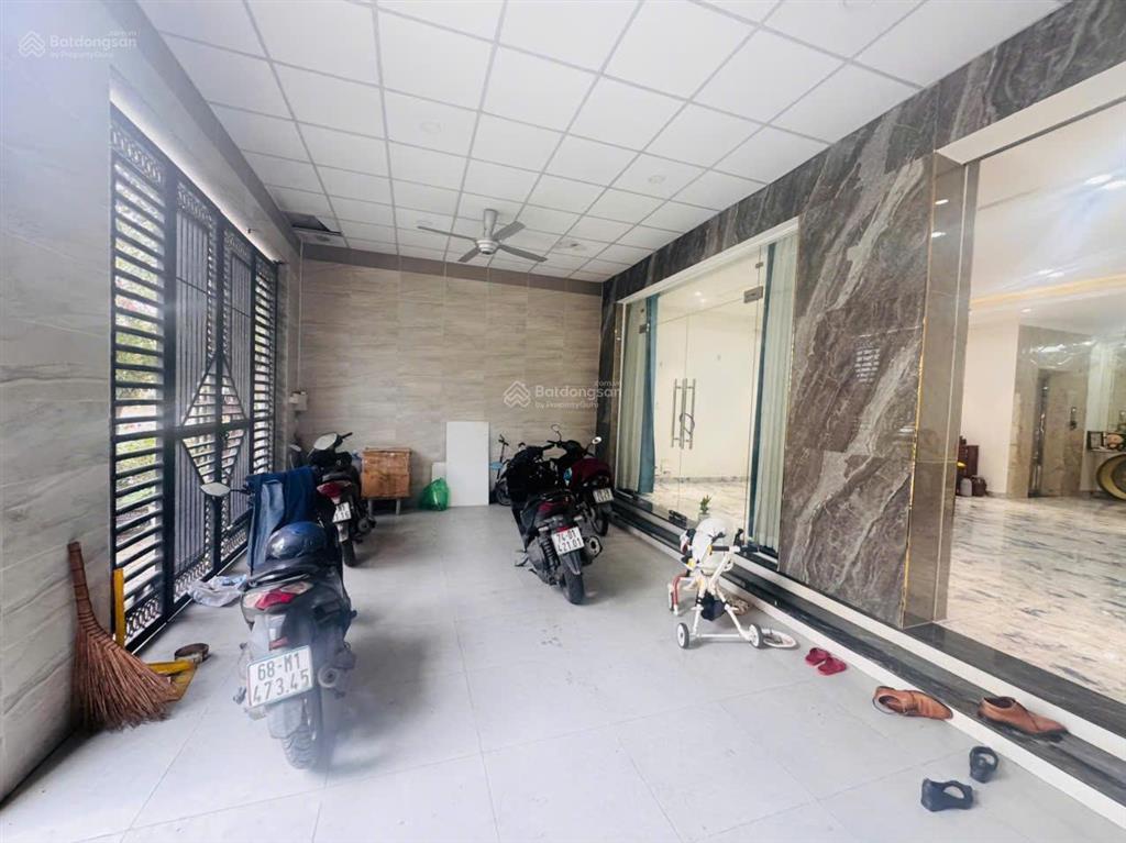 Bán biệt thự cát lái quận 2, thiết kế 4 tầng sang trọng, full nội thất mới 99%