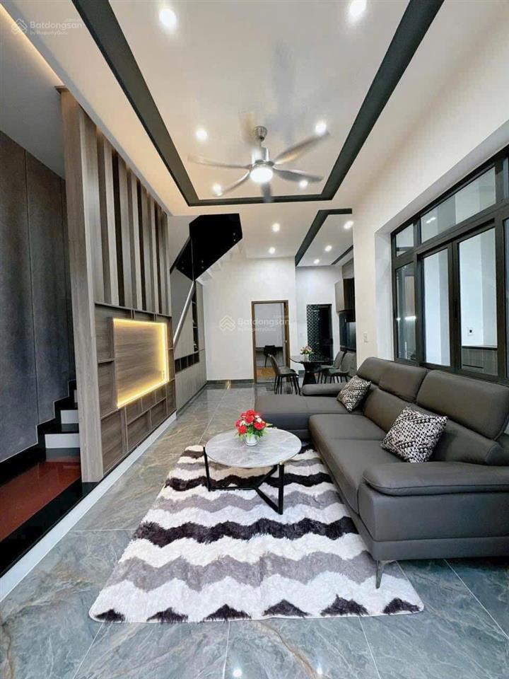 Chuyển nơi ở bán nhà gấp đường tô ký, quận 12, dt 60m2 giá 2 tỷ 190tr hxh, 1t 1l 2pn shr