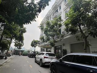 Trục chính kđt văn phú  5 tầng thang máy  full nội thất đẹp  mặt tiền rộng  kd quá đẹp