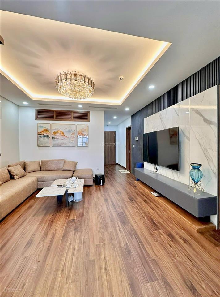 Chính chủ bán căn 3 ngủ 2wc golden park phạm văn bạch, dt 96m, giá 9.3 tỷ, sẵn sổ, full nội thất