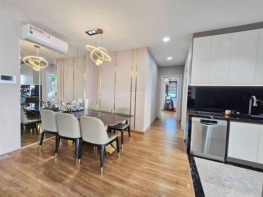 Chính chủ bán căn góc 3pn ct2 viettel the light tố hữu, dt 131m, giá 10 tỷ, sẵn sổ, full nội thất