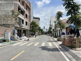 Đất cự khối, long biên mặt tiền rộng, vỉa hè ô tô tránh, đường 2 chiều,đông dân cư,gần hồ điều hoà