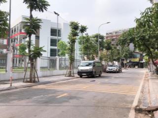 Hiếm nhà phân lô thạch bàn,lô góc, xe tải tránh,vỉa hè rộng, view công viên, gần trường, chợ, ubnd