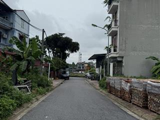 Mảnh đất 2 mặt tiền cự khối, long biên. chia được 5 lô đẹp tuyệt vời,vỉa hè, ô tô tránh, gần hồ.