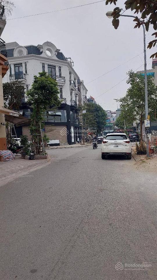 Đất mặt phố cửu việt , trâu quỳ mặt tiền khủng, nở hậu, giáp đhnn xây kinh doanh dòng tiền cực đỉnh