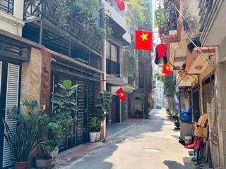 Phân lô ô tô tránh phố nguyễn văn cừ. thửa đất vuông vắn . vị trí đẹp