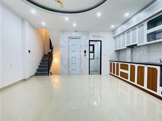 Giảm giá nhà phố kim mã, lô góc, thang máy, gần ô tô, 3 bước ra phố, full nội thất, ở sướng