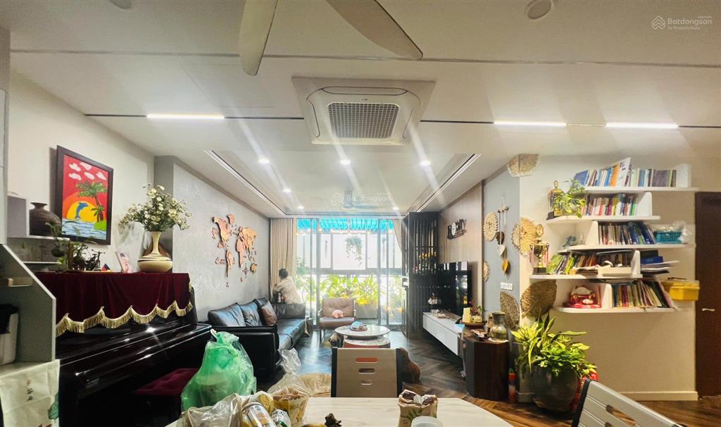 Bán gấp căn 2 ngủ 2 vệ sinh, 91m2, tầng 15, full nội thất, sẵn sổ, có slot ô tô, giá 5.25 tỷ