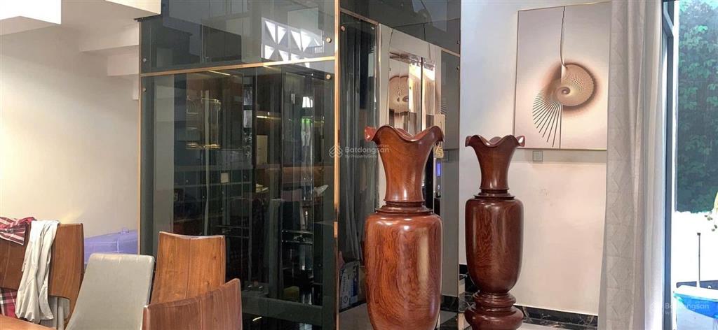 Bán nhà siêu biệt thự đường đặng văn ngữ, phú nhuận  dt 8 x 23 vuông vức  3 tầng  giá 32 tỷ