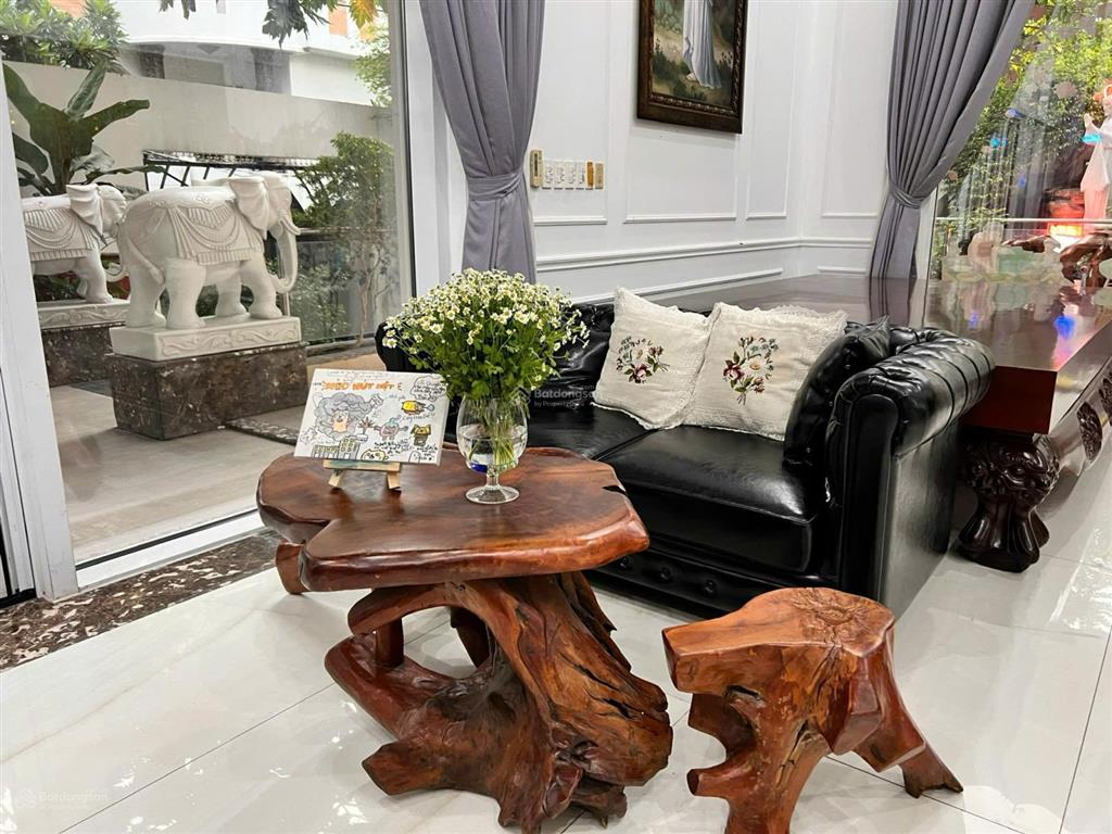 Siêu biệt thự góc 2 mặt tiền đường cách mạng tháng 8, dt 18 x 25m  hầm + 5 tầng  giá 85 tỷ