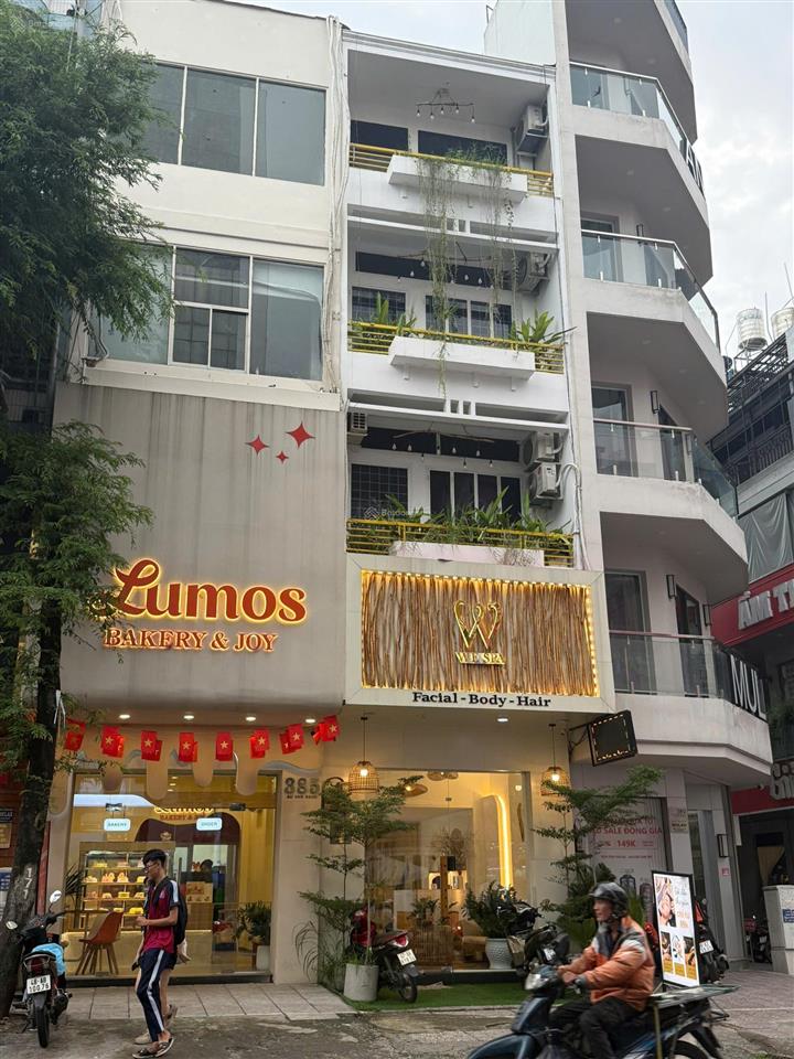 Tốt nhất sư vạn hạnh kế bên vạn hạnh mall, p12, q10  dt 4.5 x 18  4 tầng  hđt 70 tr  34.5 tỷ