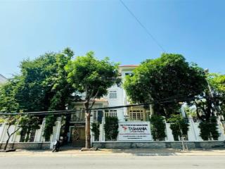 Biệt thự góc 2 mặt tiền nguyễn văn hưởng, thảo điền, thủ đức  dt 13 x 30m  3 tầng  giá 80 tỷ