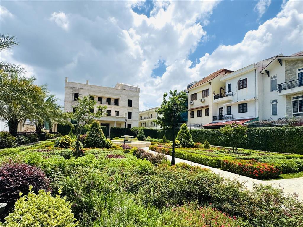 Bán khuôn đất cực vip đường quốc hương gần tttm vincom, quận 2  dt 7,5x25m  giá 42 tỷ