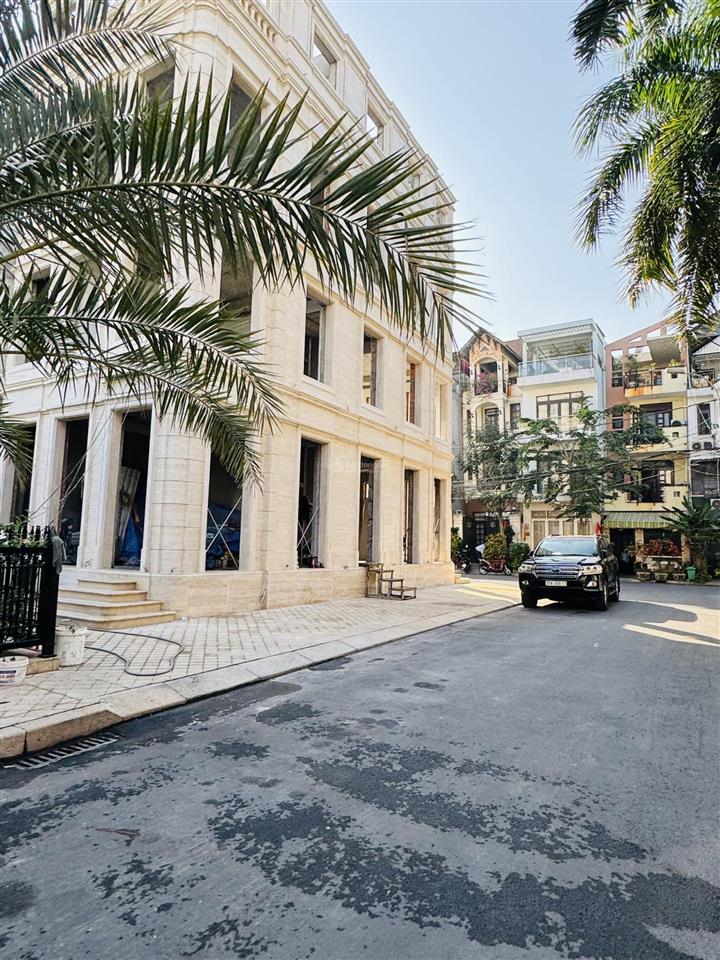 Bán khuôn đất cực vip đường quốc hương gần tttm vincom, quận 2  dt 7,5x25m  giá 42 tỷ