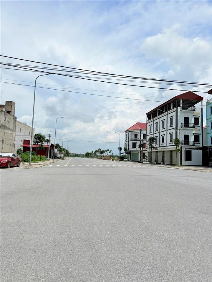 Chị chủ chuyển đổi kinh doanh. cần bán 1 cặp đấu giá khu 2. nhìn hồ 112.6m2 lô góc. 95m2 lô thường