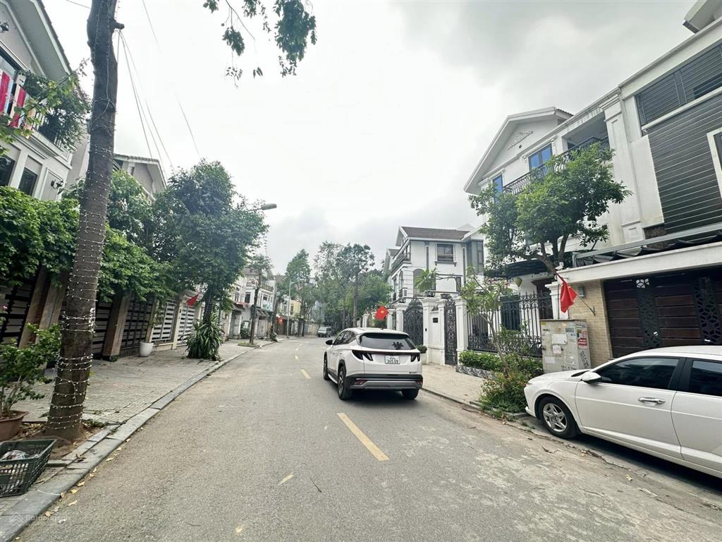 Bán biệt thự đẹp kđt văn phú, hà đông, 200m2, mt 10m, nhà 4 tầng, giá 37 tỷ