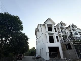 Bán biệt thự 3 mặt tiền dự án yên hoà gần cây xăng đôi đã có sổ đỏ cá nhân