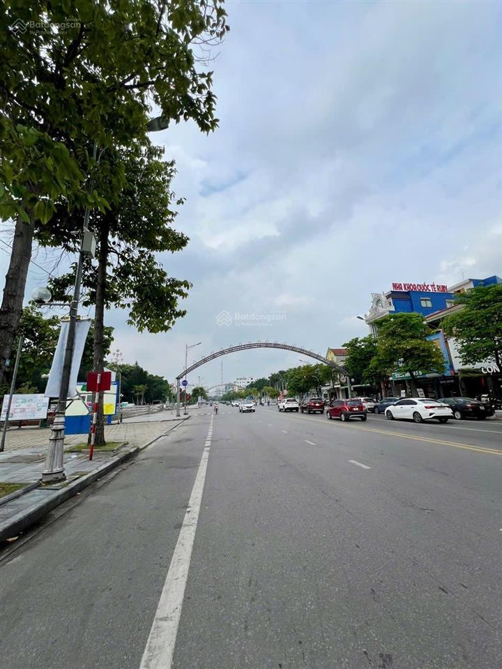 Bán đất vip kinh doanh hồ tùng mậu phố đi bộ