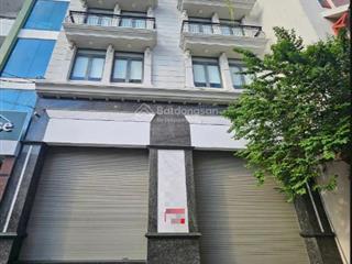 Cho thuê nhà ngang 11m diện tích 640m2 ngay trung tâm q1