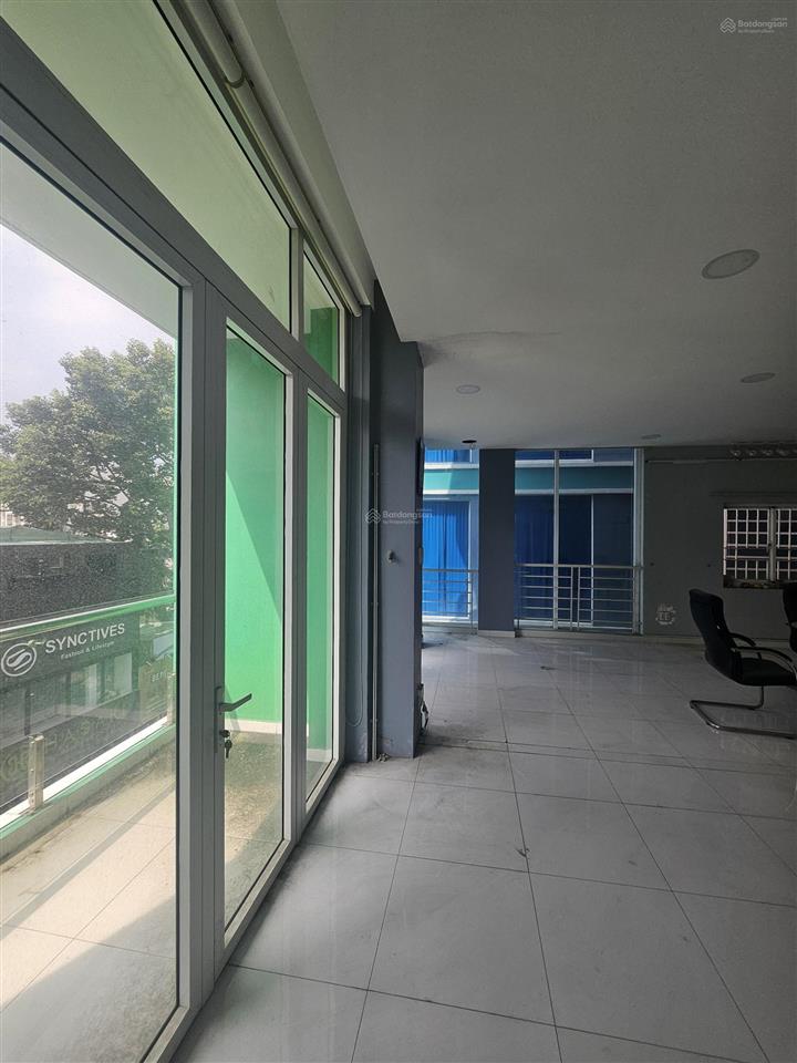 Cho thuê mbkd 110m2 căn góc mặt tiền nguyễn trãi q5