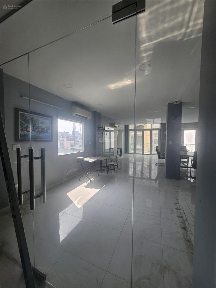 Cho thuê mbkd 110m2 căn góc mặt tiền nguyễn trãi q5