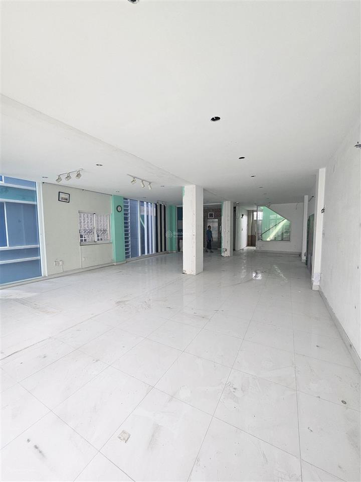 Cho thuê mbkd 110m2 căn góc mặt tiền nguyễn trãi q5