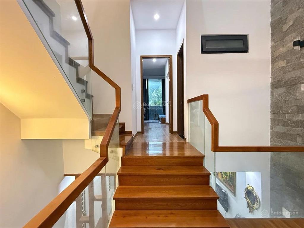 Bán nhà 3 tầng mặt tiền nguyễn lữ nam việt á  giai đoạn 1. giá  10,8 tỷ