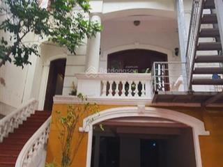 Bán nhà trích sài tây hồ 215m2 mt/10m 20m ra hồ tây ngõ ô tô 16 chỗ  doanh thu 1,4tỷ/năm