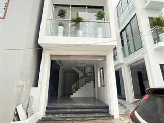 Bán nhà ngũ hiệp,thanh trì, nhỉnh 6 tỷ (ctl) , 40m2, 4pn, 3wc, ô tô đỗ cổng,pháp lý đầy đủ.