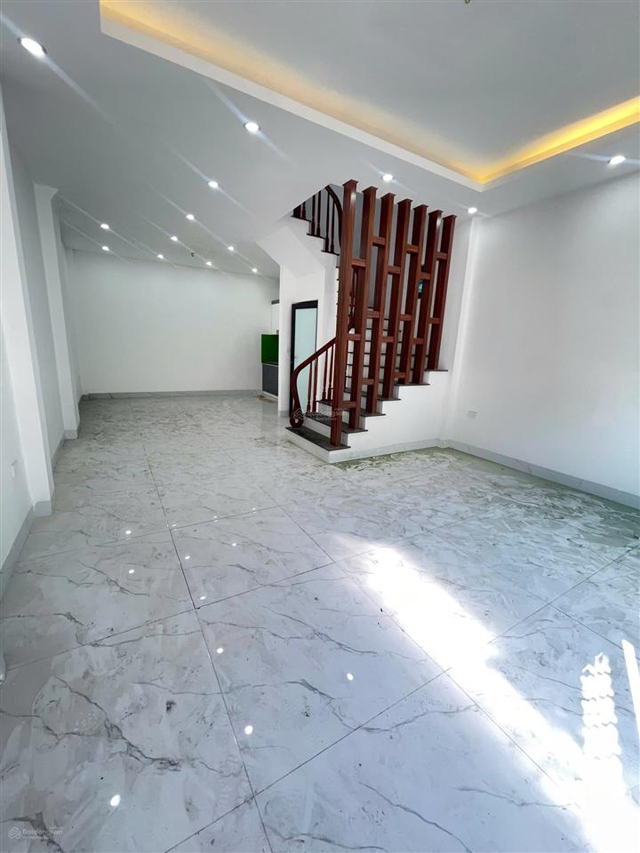 Chính chủ bán nhà lô góc 5 tầng thanh trì, đường thông 10m, full công năng, giá tốt