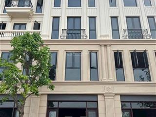 Chính chủ sang nhượng lại căn vđ3 vị trí đẹp giá 23,2 tỉ