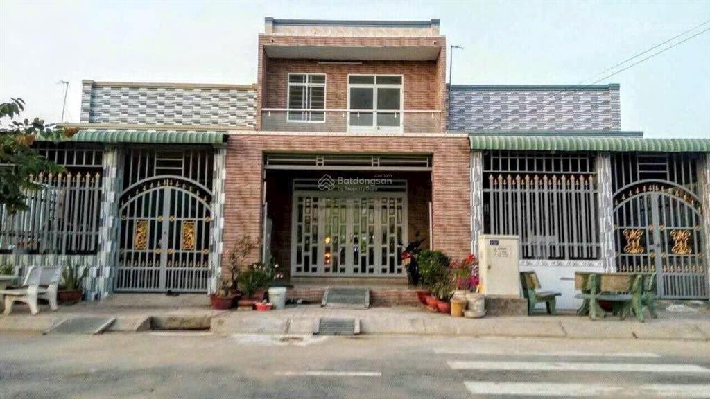 Bán nhà 2 tầng 5*20m, 3,1 tỷ, mặt tiền đường 32 thái sơn long hậu, long an, shr, dòng tiền 6 tr/t