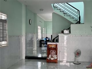 Bán nhà còn tốt 2 tầng, căn góc 5*16,5m, 4,4 tỷ, xe hơi ngủ trong nhà, lê văn lương nhà bè, shr