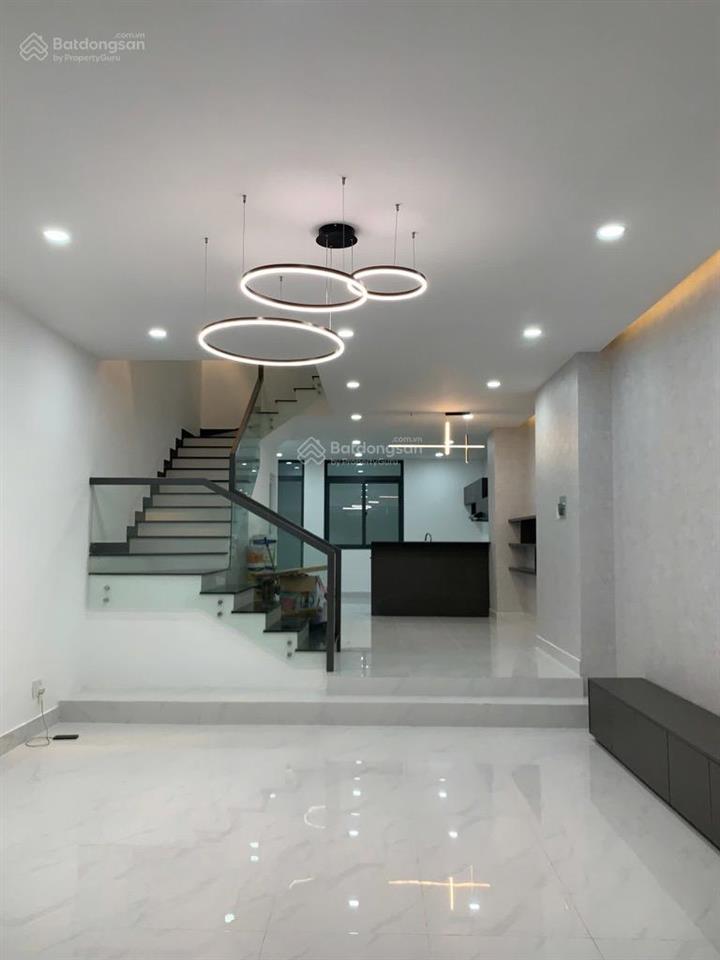 Bán nhà 4 tầng mới đẹp vào ở ngay  dt 5x20m  đường trước nhà 8m thông phạm thế hiển. nhỉnh 8 tỷ.