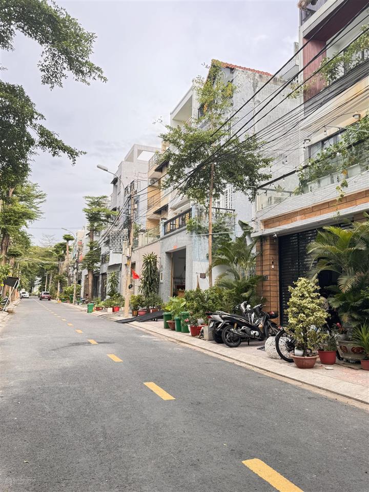 Bán nhà 4 tầng mới đẹp vào ở ngay  dt 5x20m  đường trước nhà 8m thông phạm thế hiển. nhỉnh 8 tỷ.