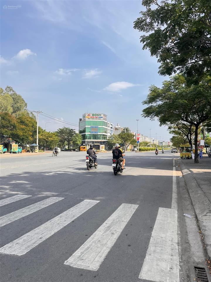 Bán biệt thự đẹpthiết kế hiện đạingang bề thế 7.5m x21mkhu dân cư t30kế kdc đại phúc. 21.x tỷ