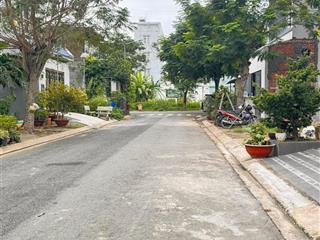  bán nhà dt 100m2 5 tầng  10chdv  doanh thu ổn định, kdc phong phú 4, nhỉnh 9 tỷ.