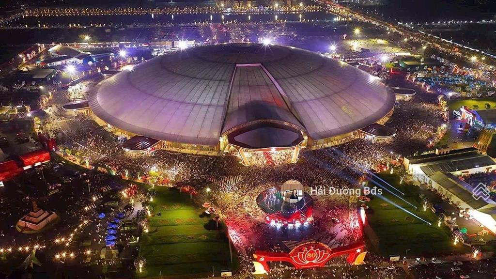 Nhà phố cổ loa 3 mặt thoáng, vị trí vàng gần vincom & triển lãm global gate  cạnh trường học