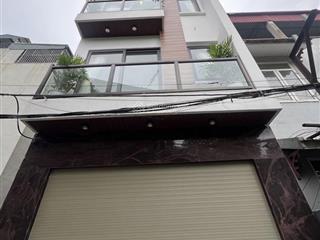 Bán nhà trương địnhthang máyxây mới 5 tầng8,5 tỷdt 45m2 cách mặt phố 50m,có sân để xe riêng