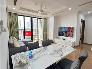 Cho thuê căn hộ 3 phòng ngủ sáng full nội thất view quảng trường