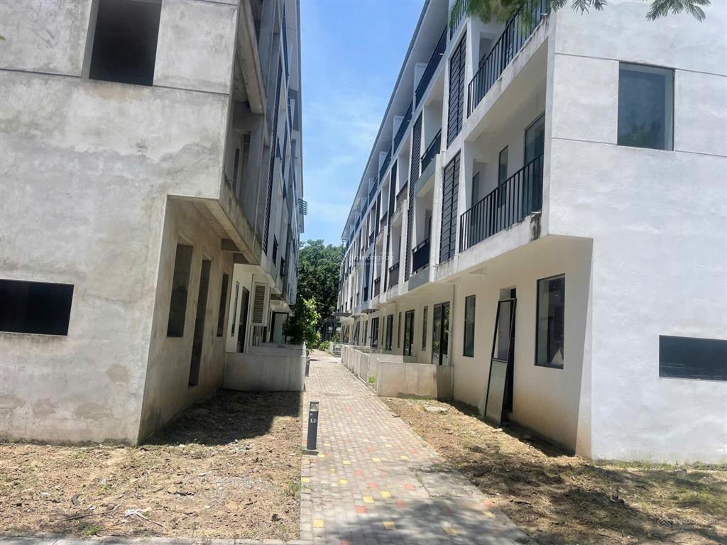 Bán căn nhà góc đối diện công viên tại 1c ecopark giá hợp lý