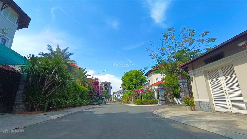 Bán đất ngay mặt tiền thảo điền quận 2 dt 24x23,4m phù hợp xd biệt thự sân vườn hồ bơi