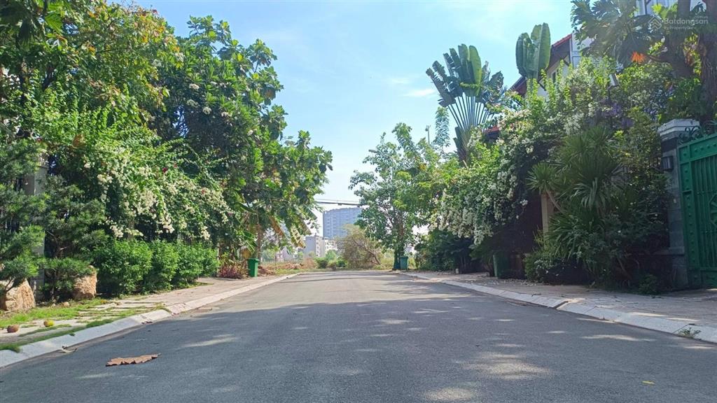 Bán đất ngay mặt tiền thảo điền quận 2 dt 24x23,4m phù hợp xd biệt thự sân vườn hồ bơi