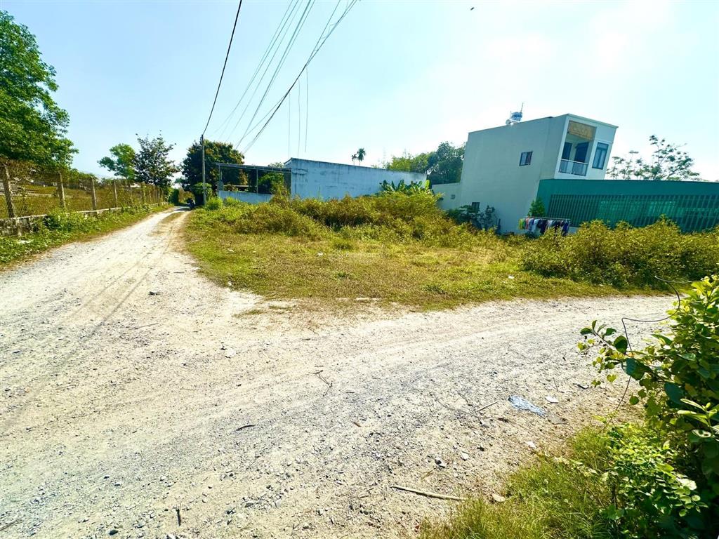 Cắt lỗ  chính chủ giảm giá bán nhanh đất 2 mặt tiền hẻm (đ 568) nguyễn thị rành 240m2 ngang khủng