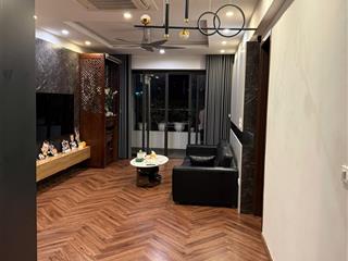 Chính chủ cần bán căn hộ góc 132 m2 giá hơn 9 tỷ, cạnh ngoại giao đoàn, mặt đường võ chí công